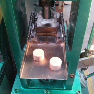 THP-Basket-Type-Single-Punch-Tablet-Press-Machine(1)