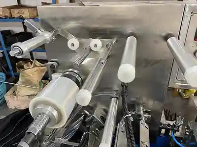 Cellophane wrapping machine guide rollers